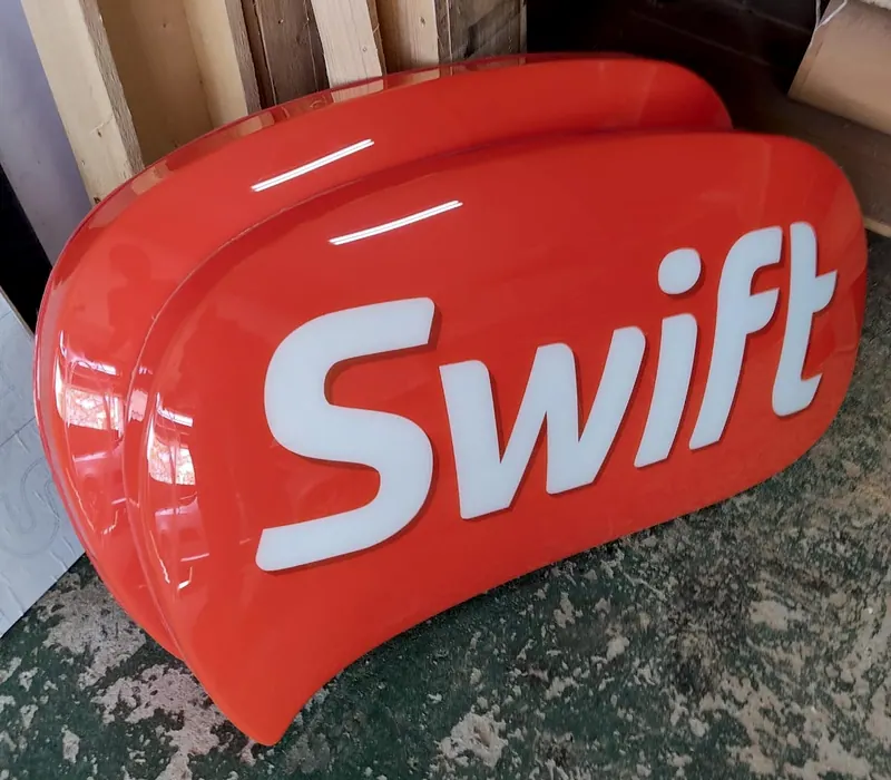 Luminoso moldado Swift, vermelho com letras brancas
