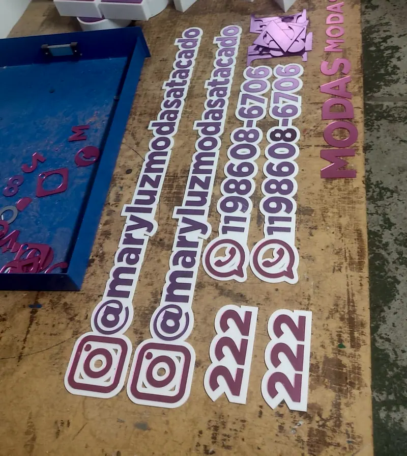 Letras e ícones cortados a laser da maryluzmodasatacado